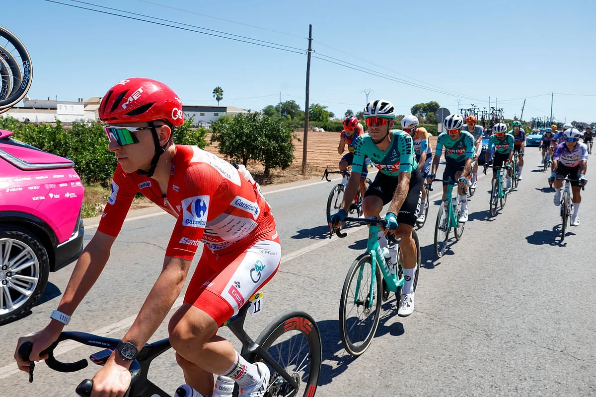 Pogacar cai e abandona Vuelta. Bryan Coquard vence