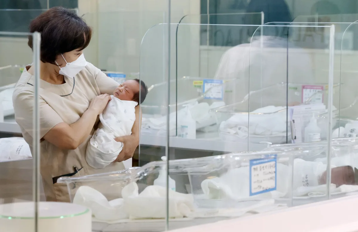 내년부터 결혼하면 100만원...아이 낳으면 최대 2000만원 받는다