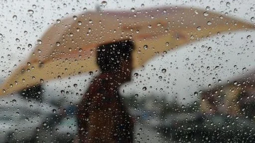 Vent, averses et retour de la neige: à quelle météo faut-il s'attendre ce week-end?