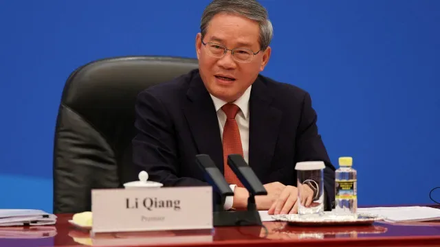 Primeiro-ministro chinês visita local da tragédia no lado do Tibete