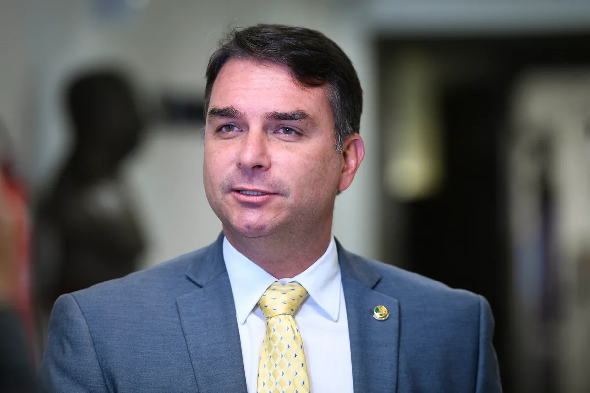Plano de Flávio Bolsonaro vê IA como ferramenta chave para o serviço público e a economia