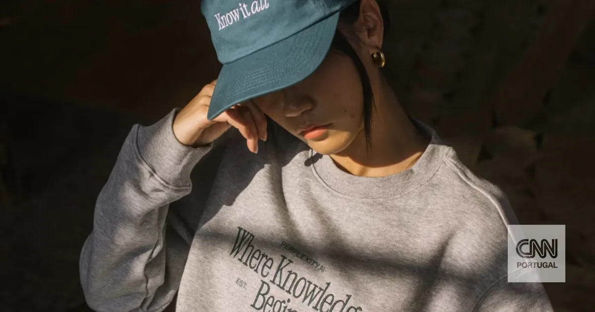 Muito depois da camisola de gola alta de Steve Jobs, há um novo uniforme tecnológico