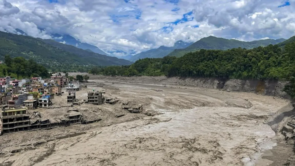 Nearly 2,500 missing as Nepal, China step up flood rescue efforts