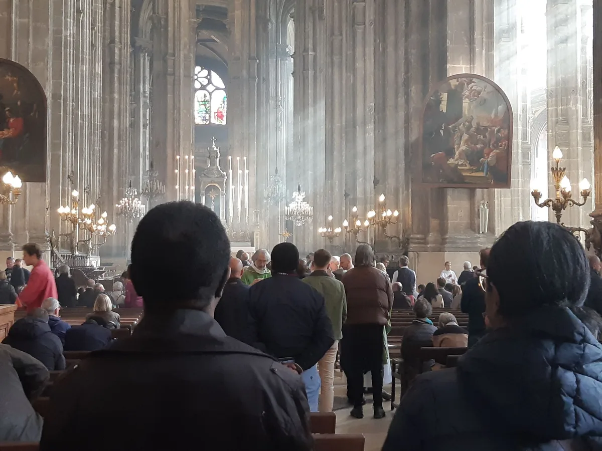 « Savoir pardonner » : après les scènes de violence à Paris, des catholiques puisent dans la foi pour tenir