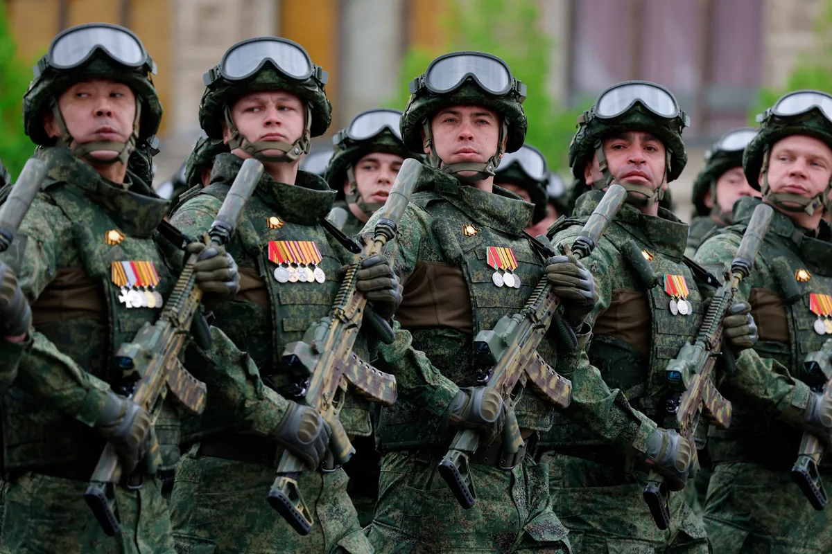 Quiconque a servi dans l’armée russe après 2022 doit être interdit d’entrée en Europe, par Vladislav Inozemtsev