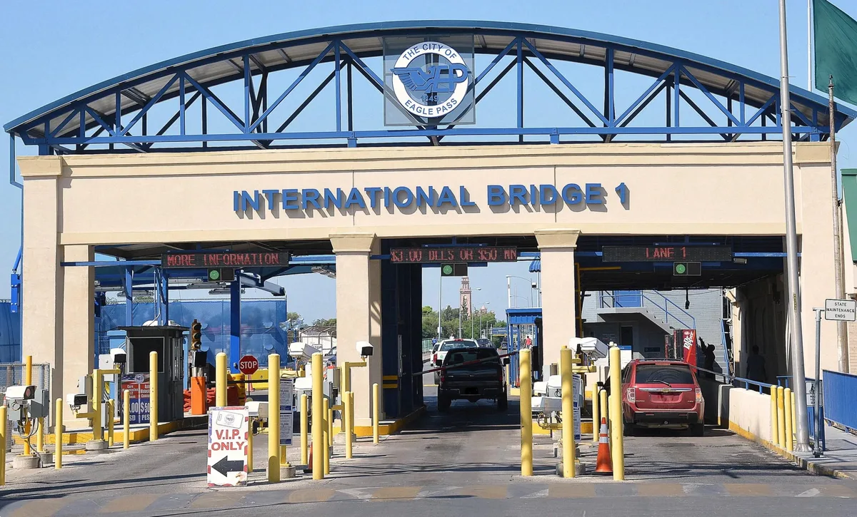 Madre de Piedras Negras denuncia interrogatorio de siete horas en Texas; le cancelan visa