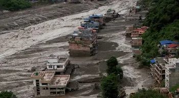Resgatadas 114 pessoas. Pelos menos 160 mortos após enxurrada repentina no Nepal