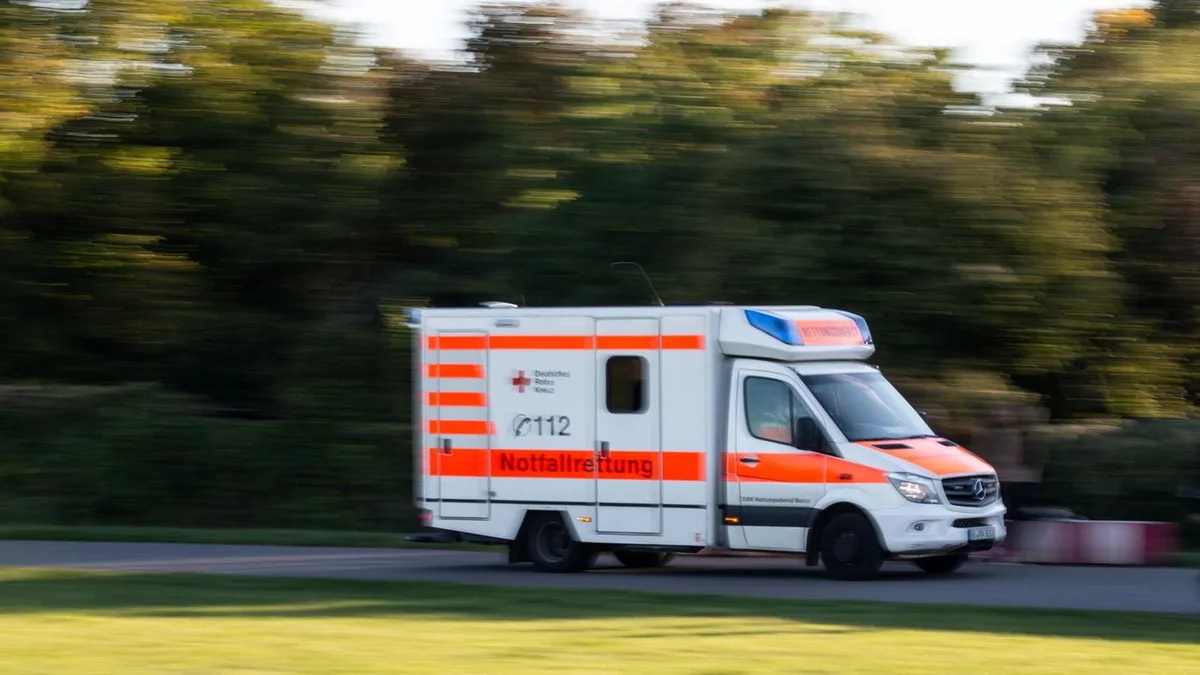Unfall auf Landstraße: Vierjähriges Kind kommt nach Frontalzusammenstoß in Klinik