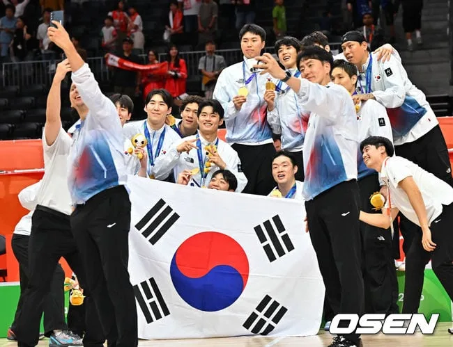 [공식발표] 일본 안방서 금메달 빼앗아온 男농구, '1억 원' 포상금 받는다...KBL, 12년 만의 아시안게임 우승에 통 큰 격려