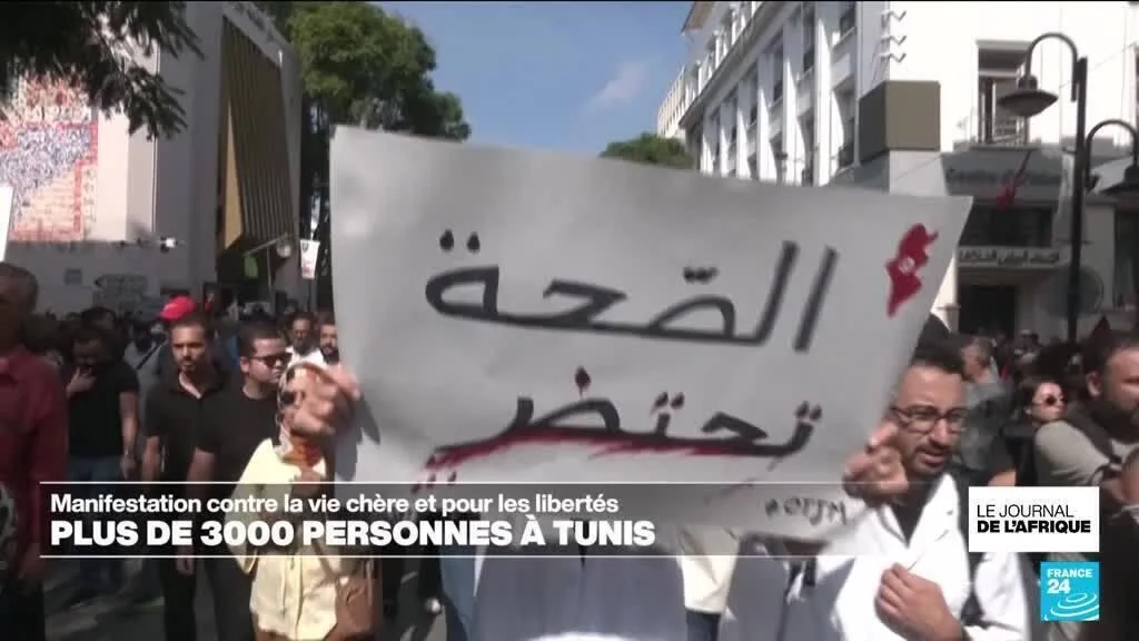 Plus de 3000 personnes à Tunis contre la vie chère et pour les libertés publiques