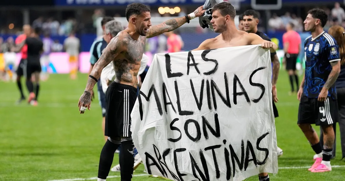 Durísima sanción de FIFA a la Argentina, plata por la bandera de Malvinas y 10 fechas a Paredes