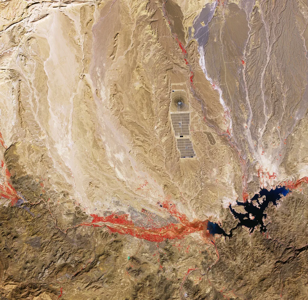 Un satélite europeo tomó una foto al sobrevolar Marruecos. La pregunta es qué diablos es la enorme mancha roja que muestra