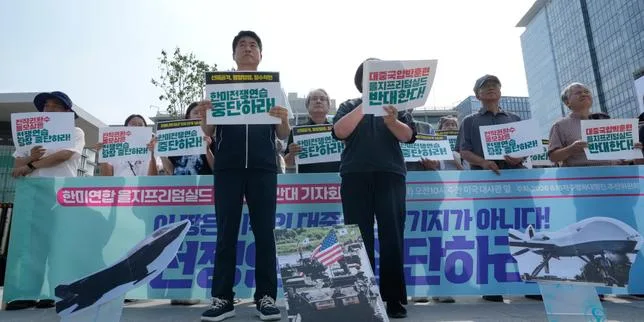 Donald Trump demande à réduire les exercices militaires menés avec la Corée du Sud pour préserver ses liens avec le dirigeant nord-coréen, Kim Jong-un