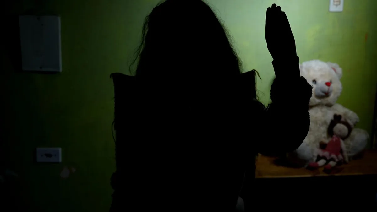 Avó ensinou sinal de socorro usado por menina para pedir ajuda após tentativa de estupro em Curitiba: ‘Quando passava na televisão, eu falava’