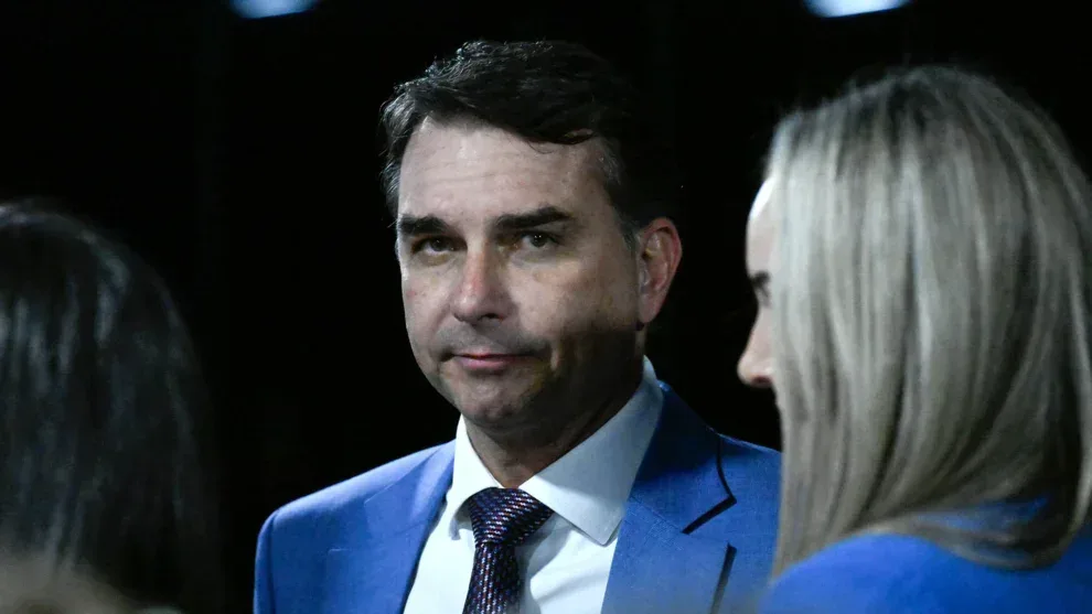 Cientista político vê caso de filiação como piada: ‘É importante que Flávio Bolsonaro seja derrotado nas urnas’