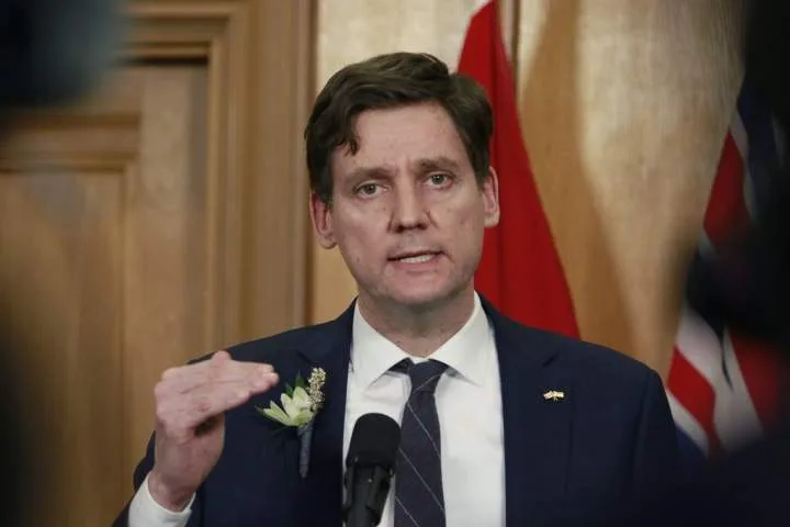 B.C. premier responds to Canada’s counter-tariffs with live event at BC Liquor Store