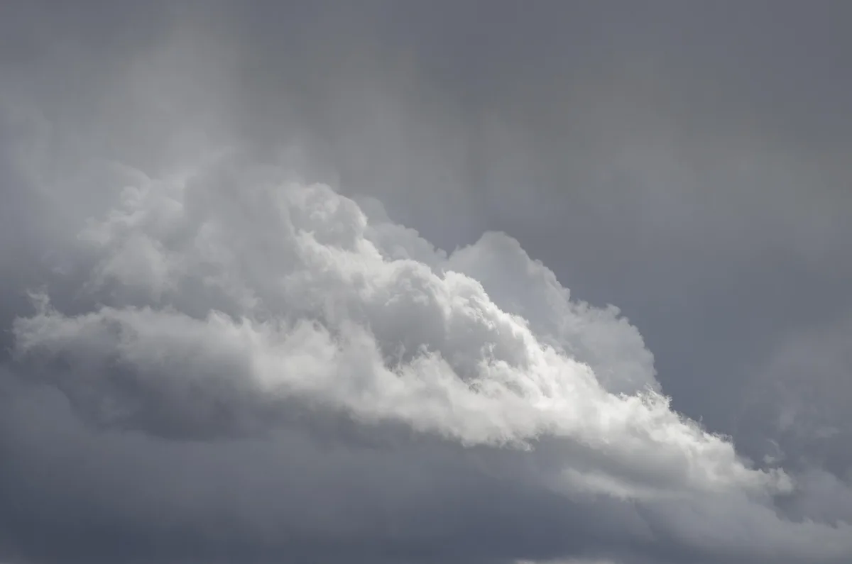 Temperaturas descem no continente com possibilidade de chuva fraca e trovoada no interior