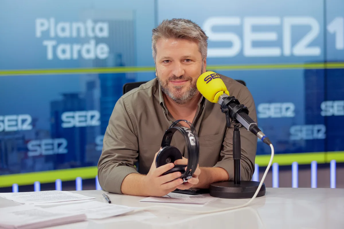 Aimar Bretos se estrenará el lunes en ‘Hoy por hoy’ con una entrevista a Pedro Sánchez