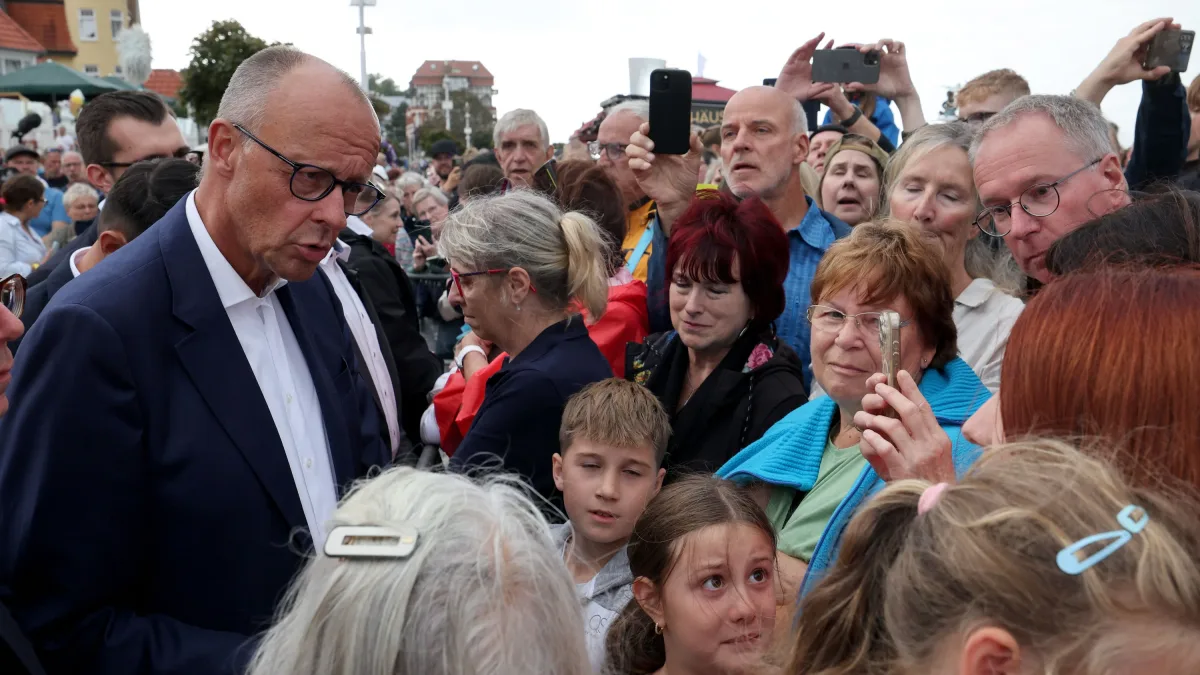 Deutschland-Liveblog: Merz bei Wahlkampfauftritt an der Ostsee – Protest und Fischbrötchen