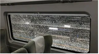 자갈 튀어 깨진 KTX 유리창, 작년 244건…5년 새 최다