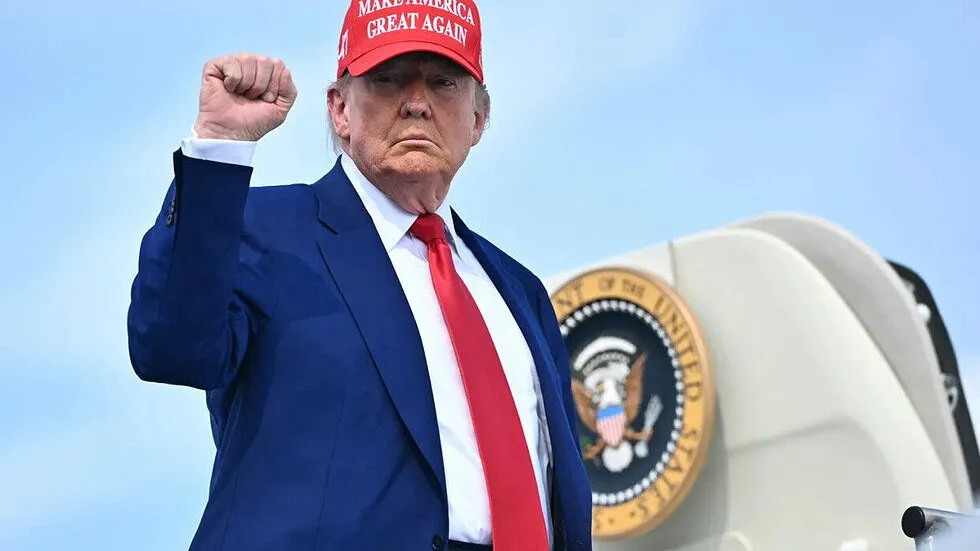 FBI entra em casa de jornalista e procura fontes: a nova ofensiva de Trump contra a imprensa