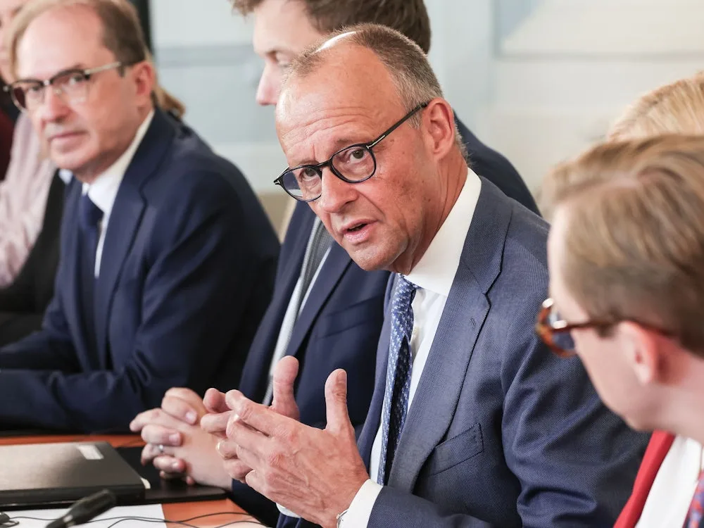 Bundesregierung: Der Kanzler kehrt mit einer Kampfansage aus dem Urlaub zurück