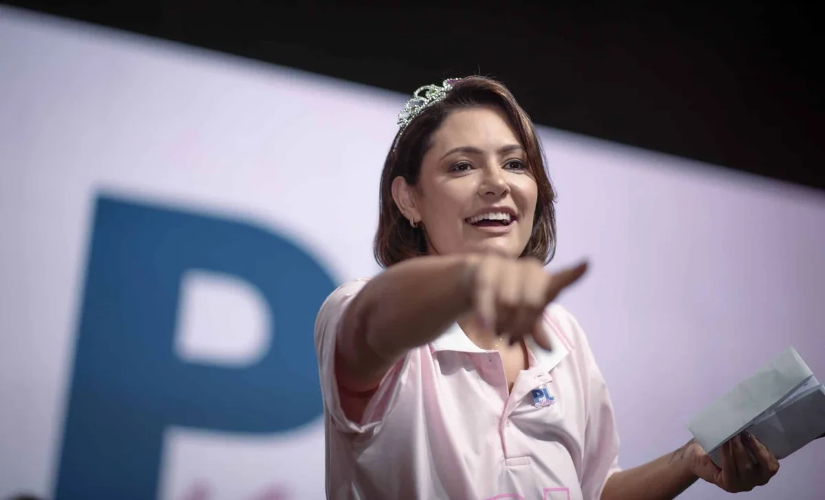 VÍDEO: Michelle Bolsonaro destila homofobia durante evento eleitoral