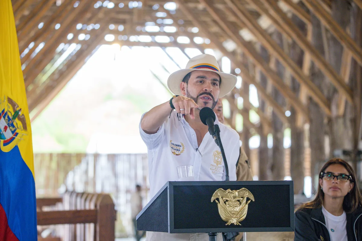Abelardo de la Espriella confirmó que cada mes donará su sueldo a causas sociales, tras entregar el primero a dos ancianatos de Quindío