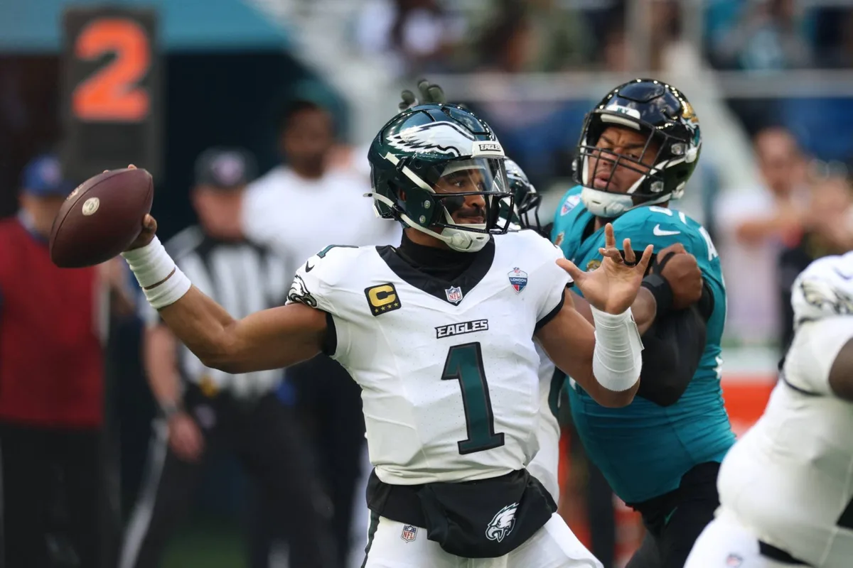 Eagles place QB Jalen Hurts on injured reserve with blood clot