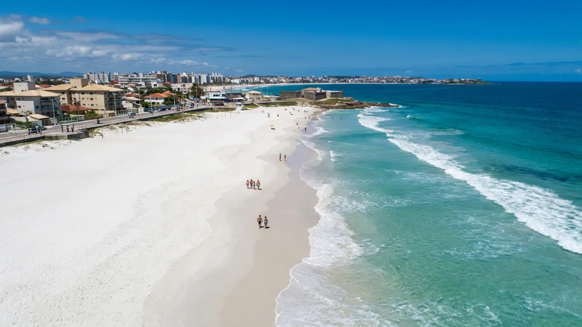 O paraíso do litoral com areia tão branca quanto a neve, que todo brasileiro precisa conhecer um dia