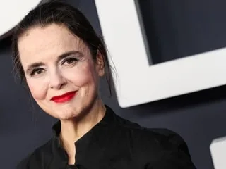 Avec « L’adolescence du perroquet », Amélie Nothomb signe un conte cruel écrit au stylo bec