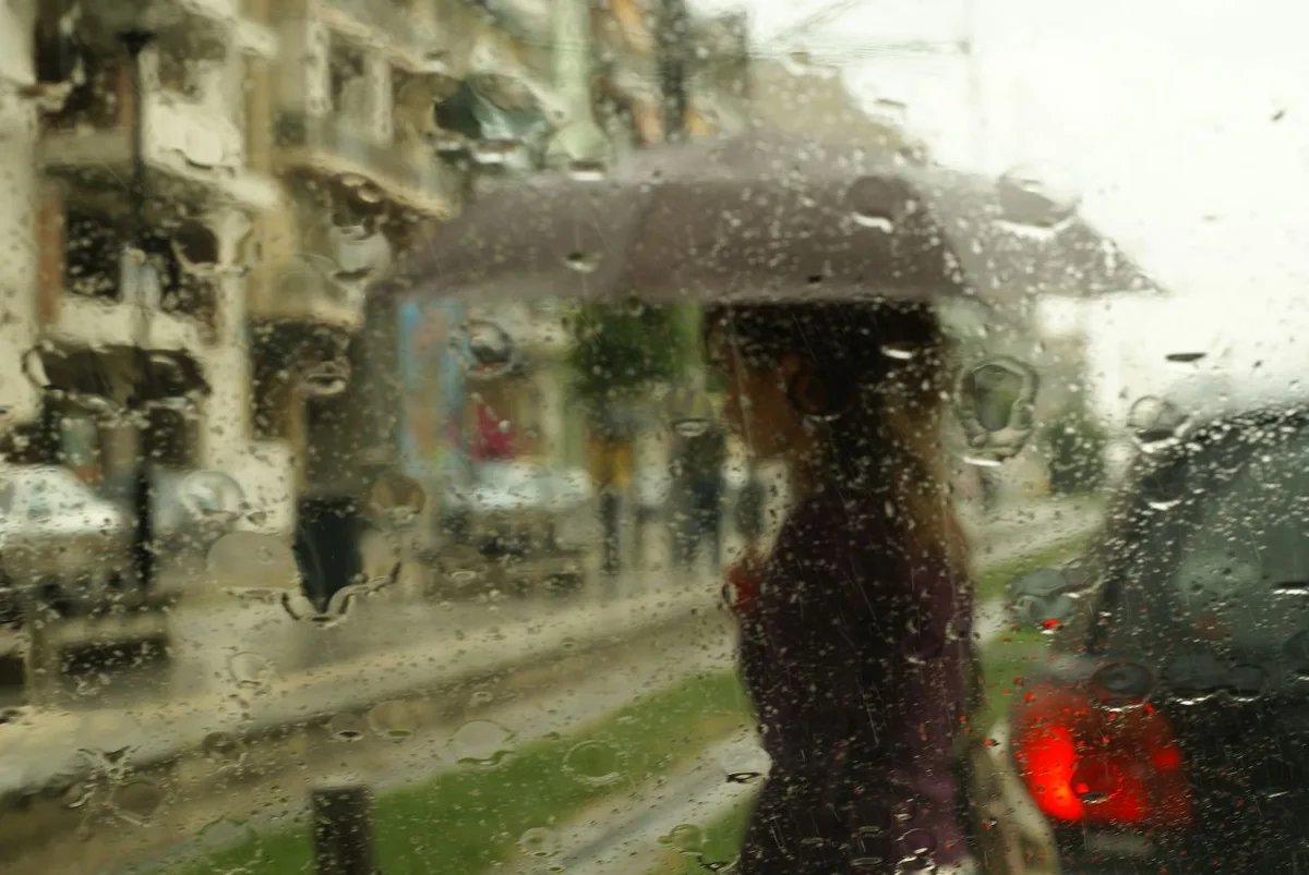 Tempo: trovoada, chuva e 3 graus