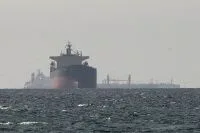 EUA fazem “força-tarefa” para escoltar navios em Ormuz enquanto atacam Irã