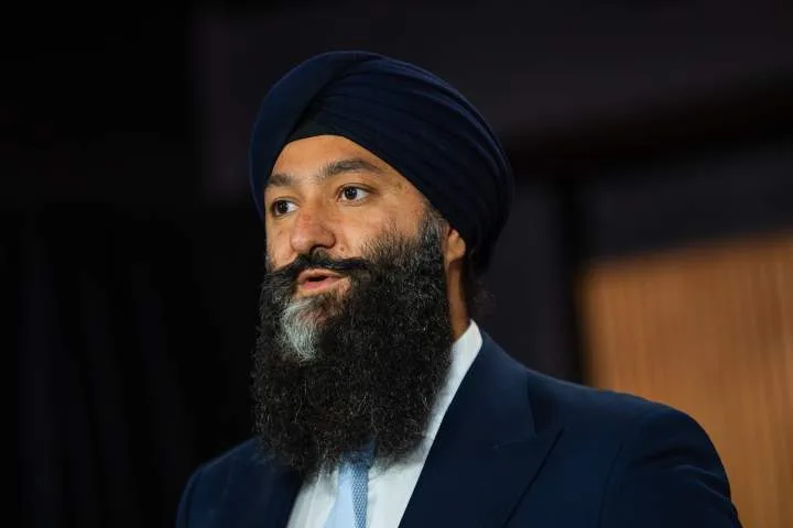 Transport minister says Metrolinx service cuts ‘temporary in nature’