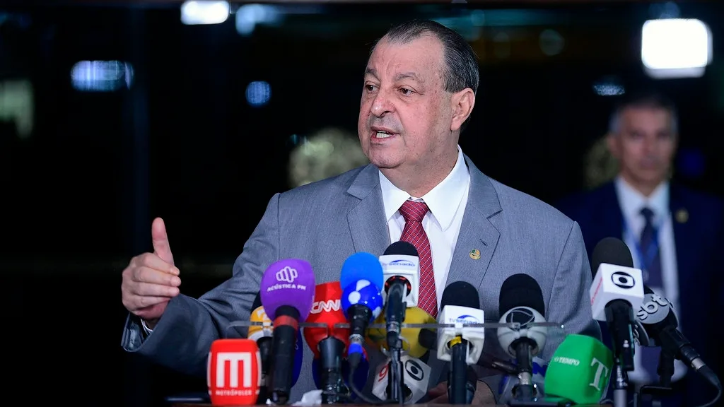 Aziz rejeita emendas ao relatório do fim da escala 6×1 e mantém texto da Câmara