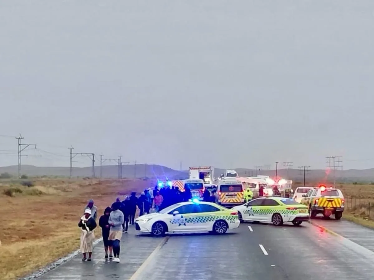 At least 21 dead in three-vehicle pile-up on N1 in Western Cape