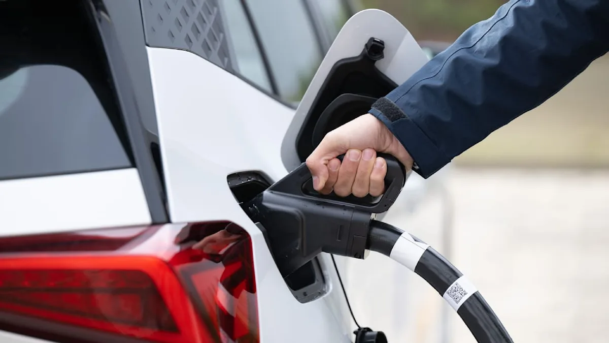 Top-Uni hat nachgerechnet - CO2-Knall! EU-Plan für E-Autos geht nicht auf