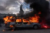 Protesto na França termina com mais de 500 policiais feridos e 1.800 presos