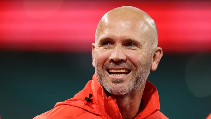 Mark McVeigh to meet with Essendon board as coach decision edges closer