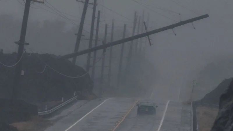 Hawaii escapes the worst of Hurricane Lala but flood risks remain