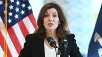 Governo Trump cita treinamento global e suspende agendamentos para vistos