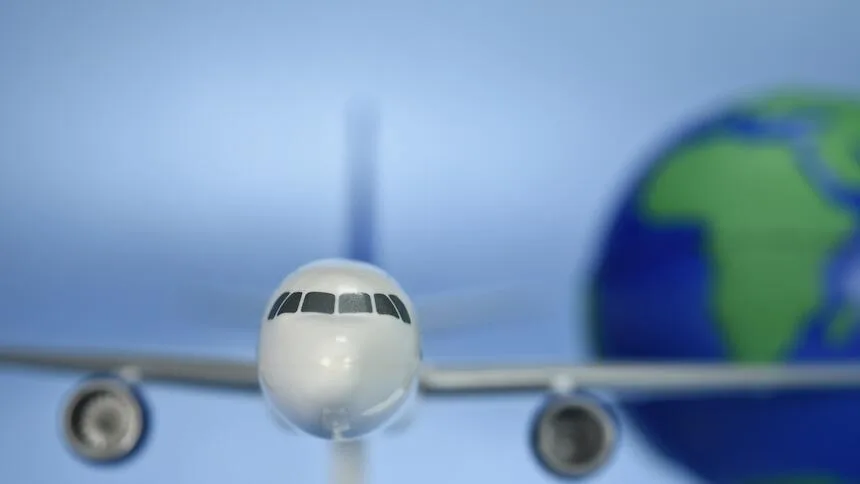 Com voos mais caros, aéreas brasileiras driblam a turbulência do petróleo (mas não a da rentabilidade)