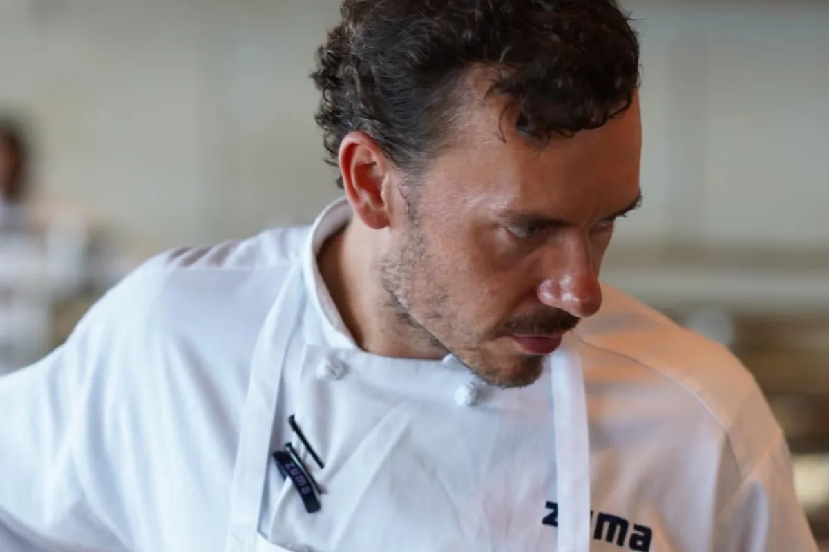 Oliver, chef en Nueva York: “Evitar refrigerar los plátanos porque el frío ralentiza la maduración y la cáscara se ennegrece”