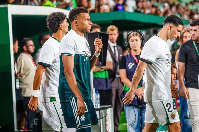 Kylian Mbappé explique son choix de ne porter qu'à moitié un t-shirt en soutien aux habitants de Ceuta : « Je ne voulais pas établir de priorité dans la souffrance »