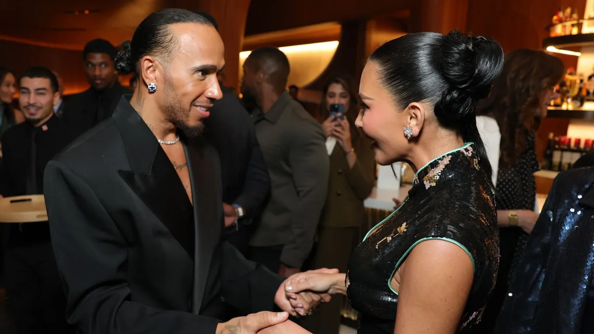 El extraño beso de Kim Kardashian y Lewis Hamilton que vuelve a alimentar las dudas sobre su relación