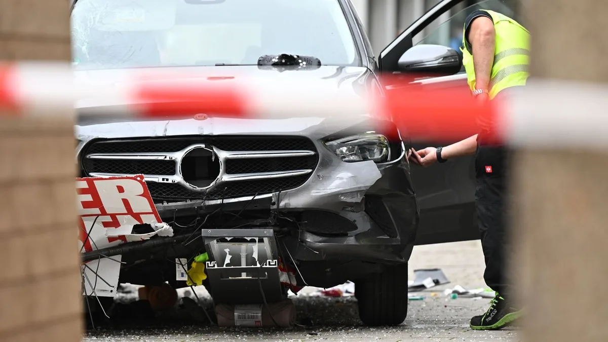 Vorfall in Fußgängerzone: Fahrer nach Irrfahrt in Hessen weiter in kritischem Zustand