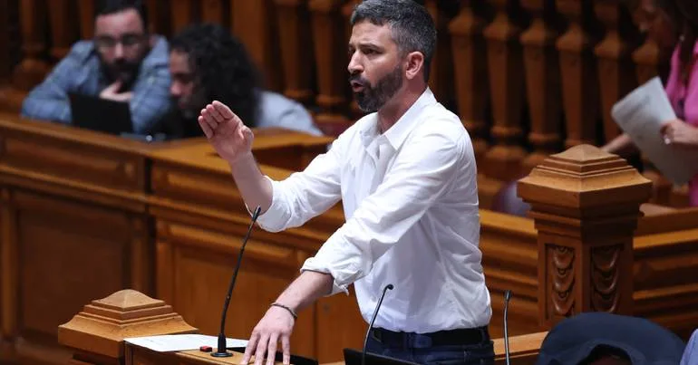 Fabian Figueiredo suspende mandato de deputado