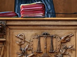 Huit ans après la mort d’un enfant dans un accident d’ascenseur, un technicien et deux entreprises condamnés