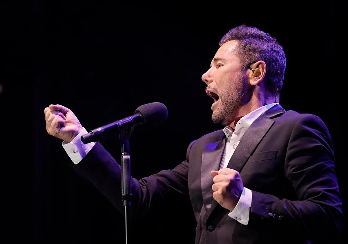 Miguel Poveda regala una noche de coplas a la Maestranza
