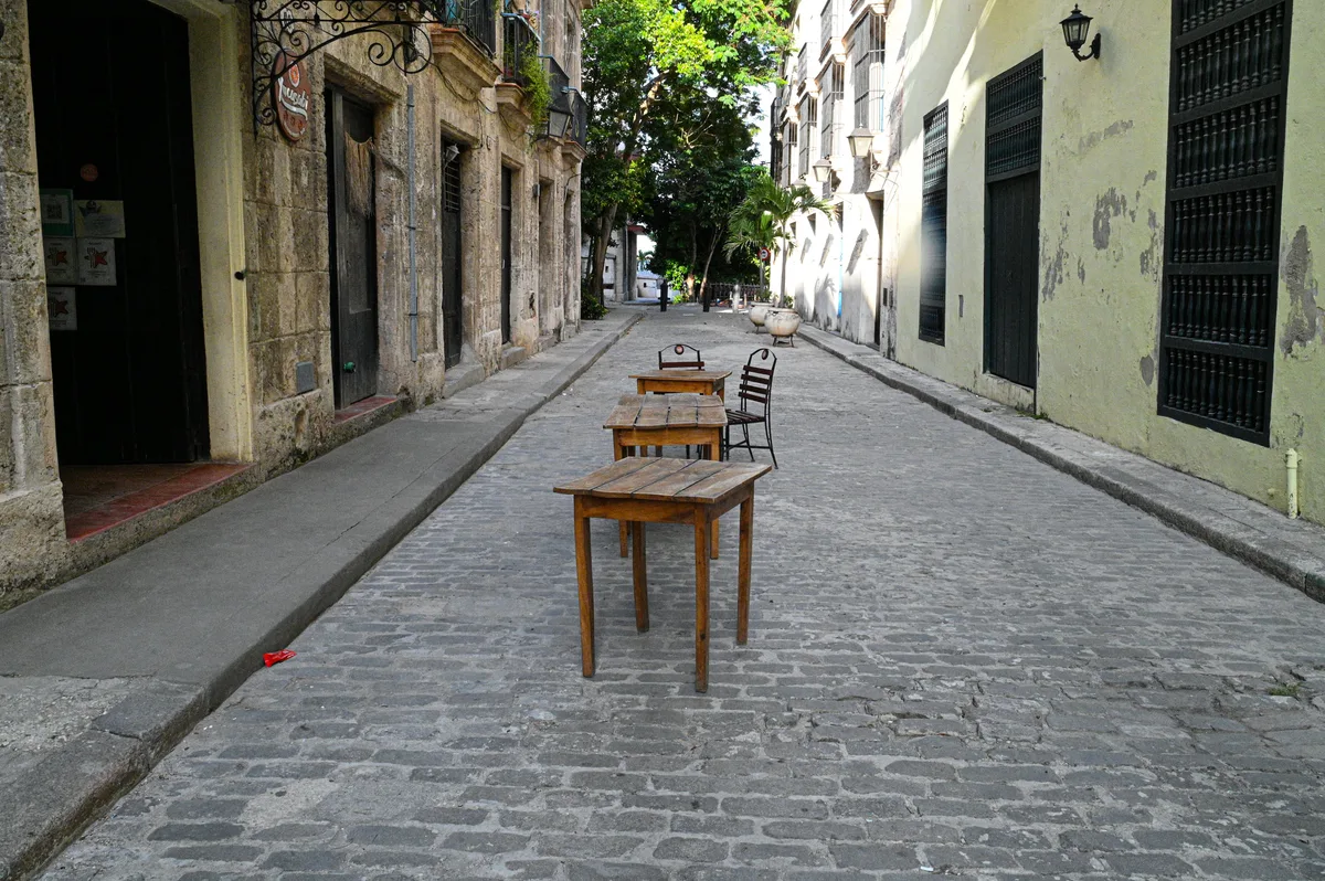 Desolados: Restaurantes de La Habana lucen vacíos y sin ventas ante crisis económica, energética y social en Cuba